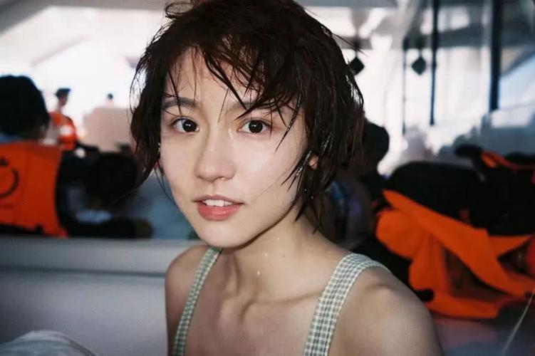 爱情公寓5诸葛大力从泳池出来后被强制卸妆素颜让人沦陷