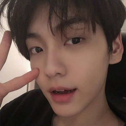 求适合做头像的南韩男爱豆自拍