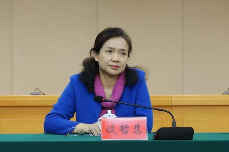11月22日 听取汇报后,省督查组组长周祖勇肯定了黄岩区上阶段"五水共