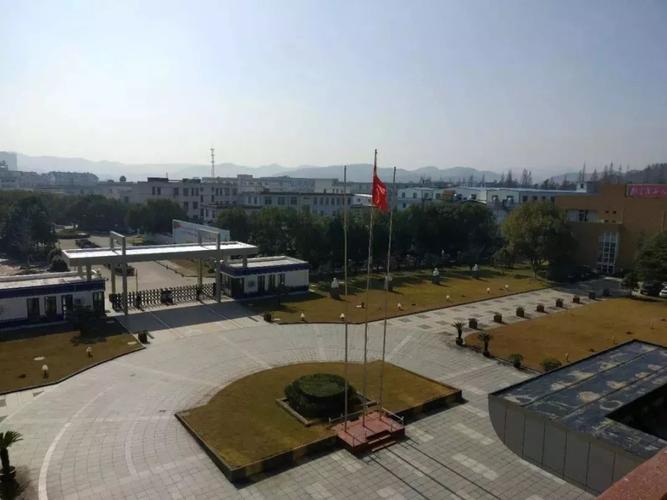 代言浙海大感恩母校行走进浙江省鄞江中学