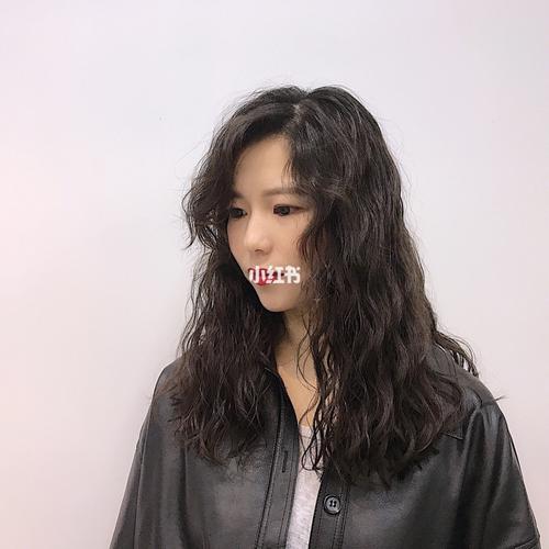 绵羊卷 复古烫 水波纹烫发 烫过太多大卷,纹理烫的姑凉, 可以尝试换个