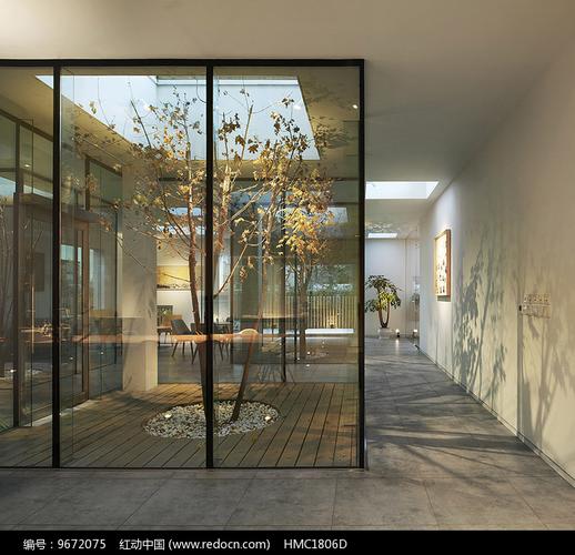 简约工作室室内玻璃橱窗