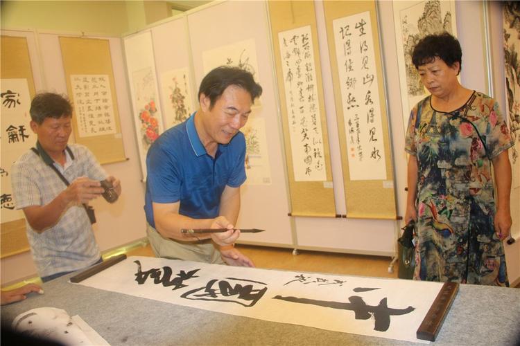 三亚本土著名书法家符清文老师现场挥毫泼墨