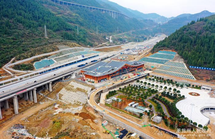 郑万高铁巴东北站建设正酣