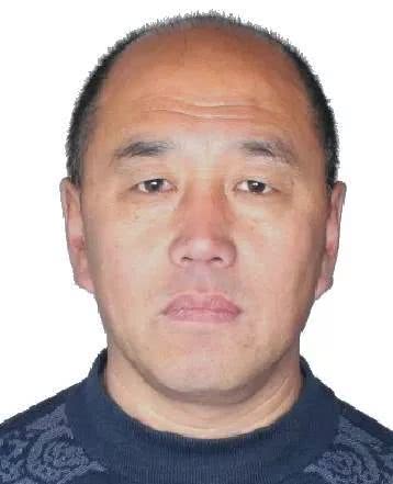 左右,身份证号:220621196207090430,户籍地为吉林省抚松县松江河镇,系