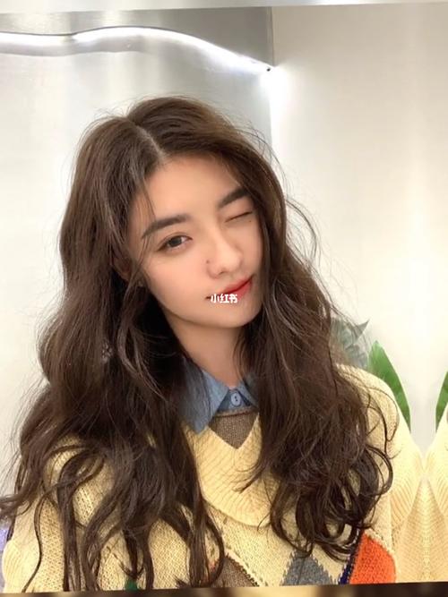 慵懒法式烫_法式风格_圆脸_中长发_蛋卷头_卷发_沐羽hair salon自由行