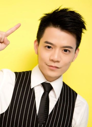 为爱带货loveradio1037杨永清动感101汪恺折扣低至4折等你来主持人