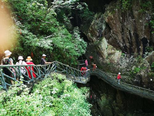 磐安舞龙峡景区美景之一