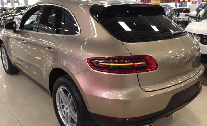 保时捷 macan 2.0t 香槟色 自动档