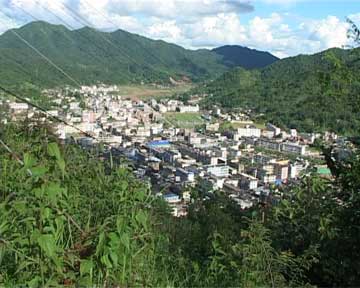 答:江城县位于云南省南部,地处东经101°14"～102°19",北纬22°20"
