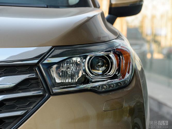 广汽传祺传祺gs4 2015款 200t g-dct手自一体尊贵版--大灯局部正拍
