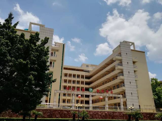 2016年 秀全中学新校区建成启用 自此,秀全中学成为 全广州最大的中学
