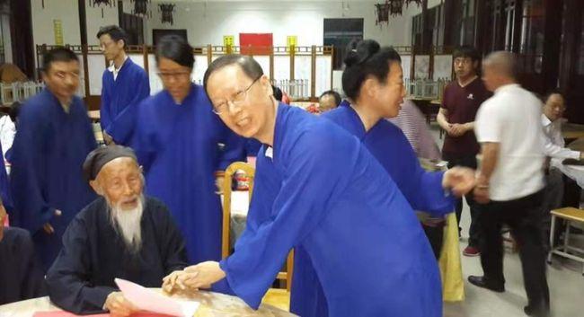 故事104岁的陆地神仙张至顺拒绝国外的诱惑我是中国人