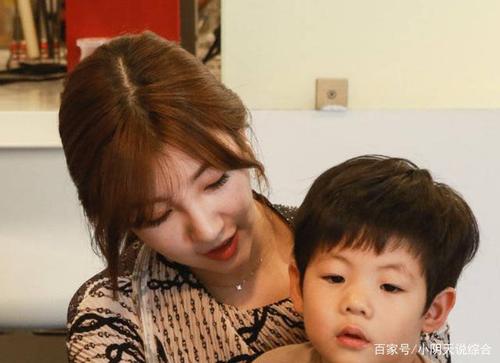 刘谦的妻儿被曝光,妻子是名菜传人,一家人温馨至极!