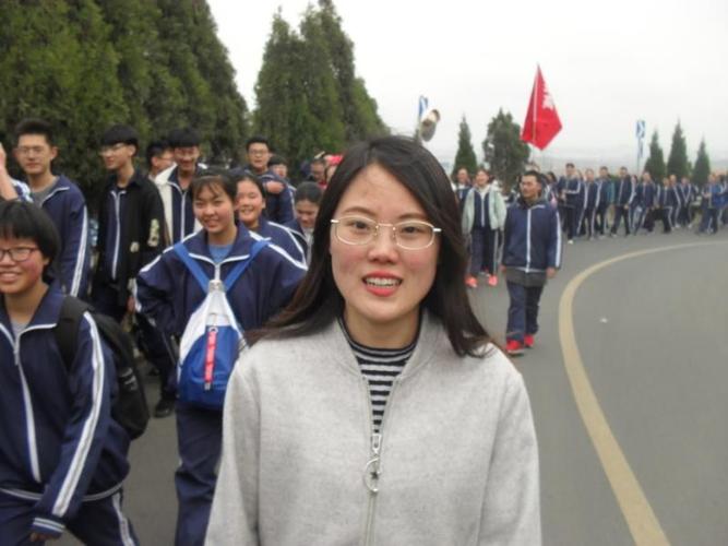 "缅怀革命先烈 弘扬民族精神"——蓬莱一中17级20班清明节活动