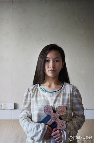 图为2013年5月2日,身为舞蹈老师的廖智在汶川地震中失去了10个月大