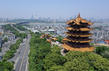 黄鹤楼与长江大桥.(航拍)