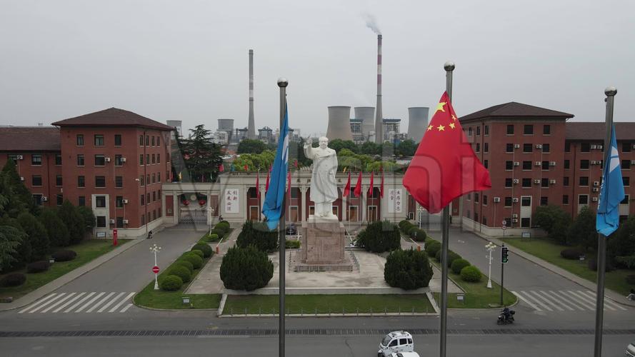 洛阳一拖集团拖厂大门主席雕像