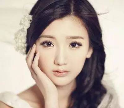 鹅蛋脸,圆脸【桃花命】 天生鹅蛋脸,圆脸的女人,命中水相多数比较旺盛