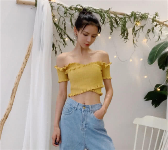 张予曦为穿露脐装,小蛮腰一览无余,网友:不怕陈柏融