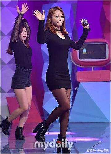 韩国美女洪真英,微胖的身材萌萌的表情太可爱了