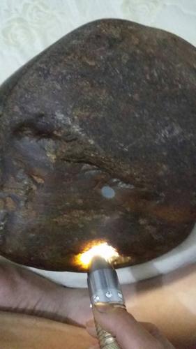 和田玉仔料原石评估25公斤!(开窗口处属于和田玉里面的哪种白?