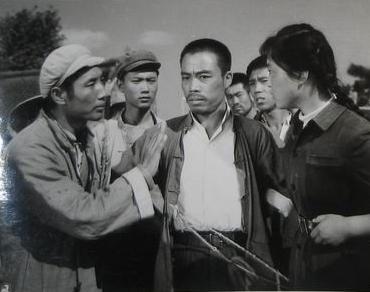 老电影《青松岭》