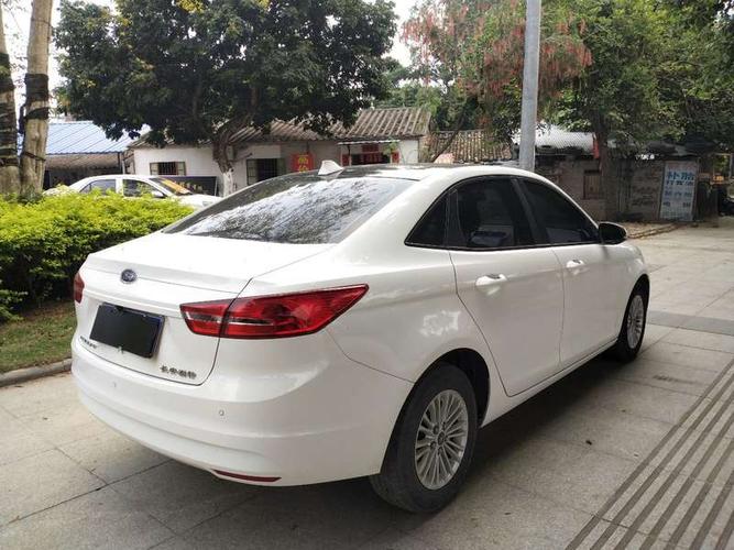 2018年福睿斯1.5自动挡 6万几包过户