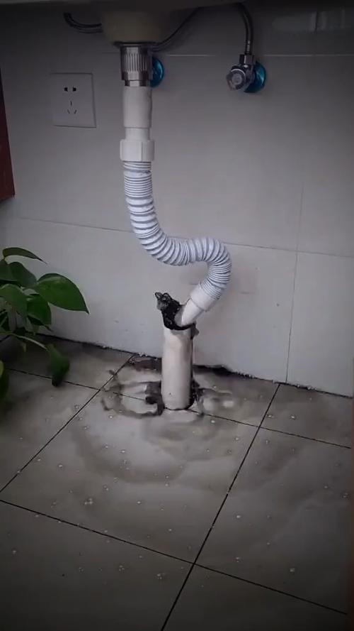 家里下水道堵了可以先用这个神爪疏通器试试什么毛发抹布杯子纸袋都