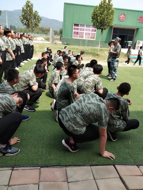九月三日上午山青世界军训中,孩子们阳光健康,累并快乐着
