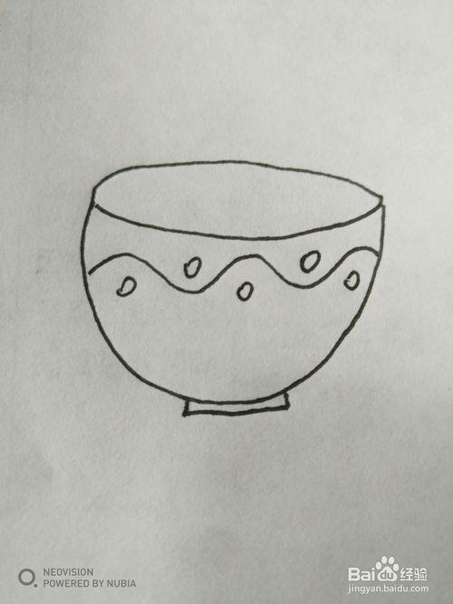 简单的花纹碗怎么画