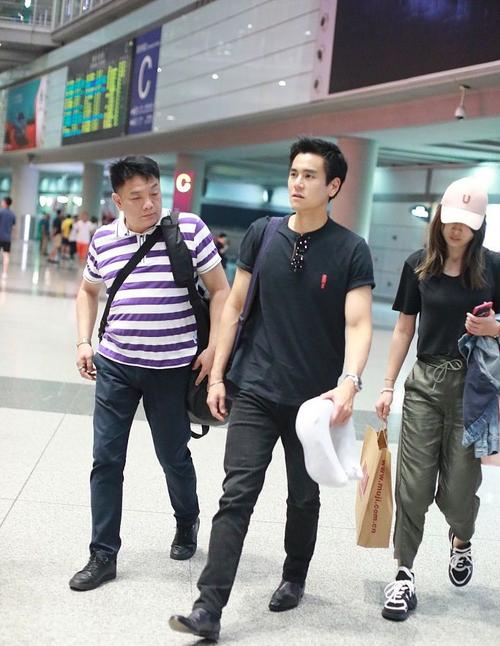 彭于晏的全黑造型,撞上18岁易烊千玺,终于懂鲜肉和男神的区别