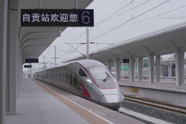 随着绵泸高铁内自泸段联调联试的展开,线路已试跑过内燃动车组检测车