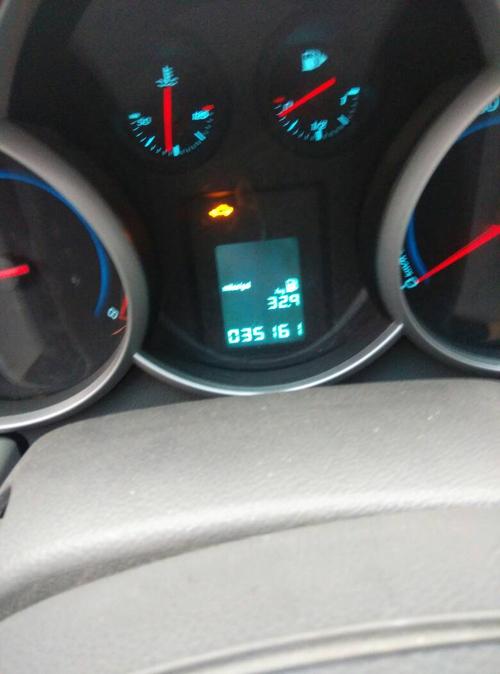 科鲁兹仪表盘黄灯亮了,没有见过这灯什么意思啊?