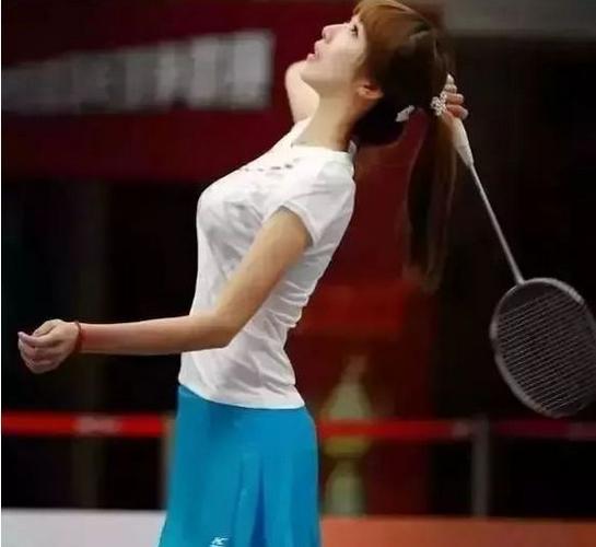 美女们那么爱打羽毛球,到底有啥好处?