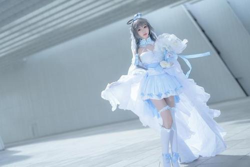 萌化宅男的洛天依cosplay图片