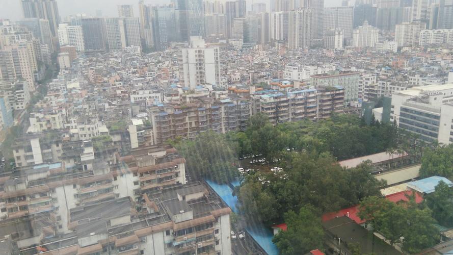 (医中乐)岗顶之上18楼的窗外