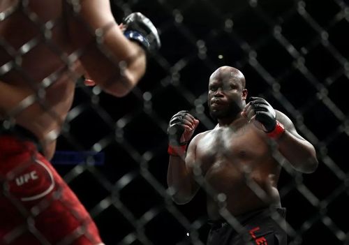 在本场比赛中,"黑野兽"刘易斯同志,用自己的亲身经历,为大家完美演绎