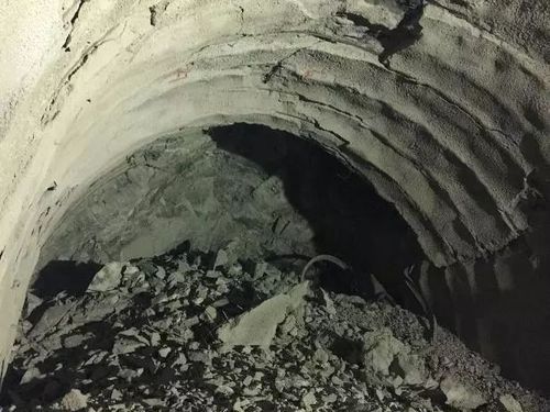 我校又双叒叕预警成功!这次是米仓山特长隧道强烈岩爆灾害