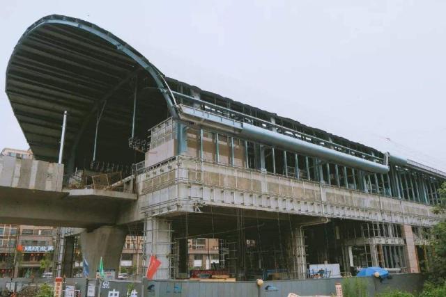 建设中的成都地铁3号线高架站