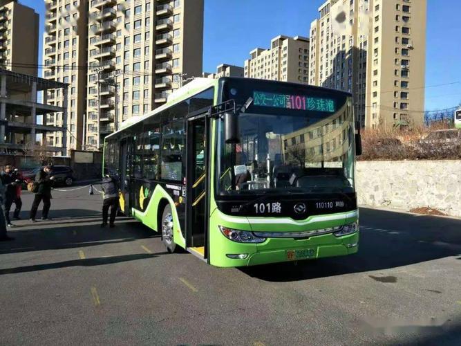 丹东公交101路周末换新车纯电动智能装备创先河