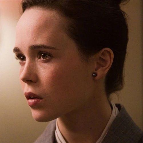佩吉(elliot page)与26岁妻子艾玛·波特纳(emma por[详细]跨性别演员