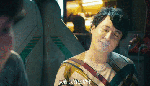 夏洛:大春我真嫉妒你.  大春:啊?  夏洛:能像个傻逼似的活着.