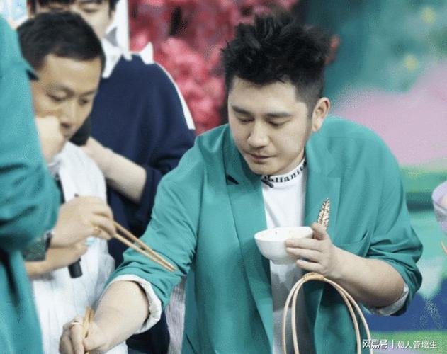 小艺原名肖诗雪!前男友发声控诉:她曾拿走自己300万在