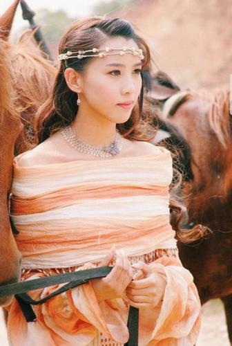 第一次看《雪域迷城》时,真被蝴蝶公主舞阳迷到了.