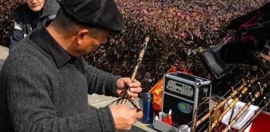 琴声悠扬学拉京胡的几种范儿