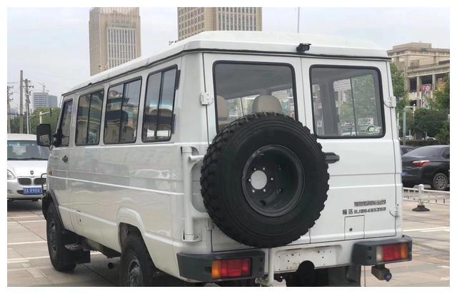 四驱能越野,搭2.8t柴油机,新款依维柯nj2056曝光,可乘坐14人