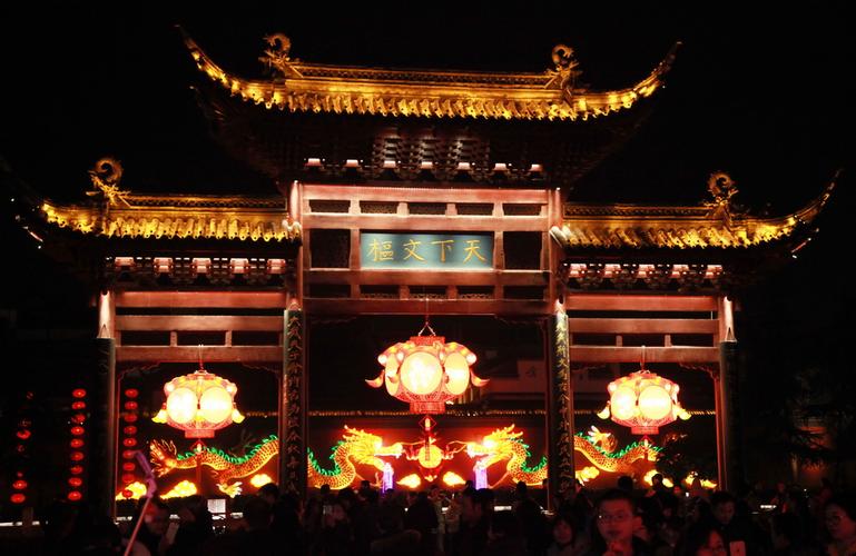 南京秦淮灯会试灯 夫子庙灯火璀璨迎农历猴年