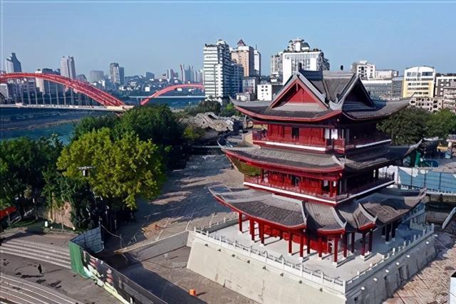 原来的夹镜楼,只要你登上去,就能在这里远眺长江,白塔山和七星山,想来