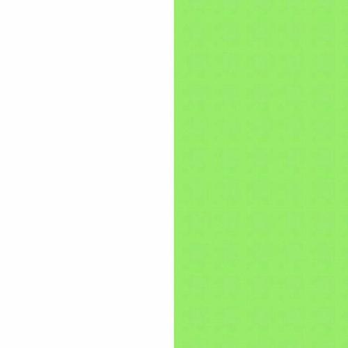 最近有很多网友在询问,微信背景一半白一半绿是怎么设置的,背景图